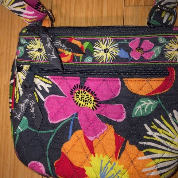 VERA BRADLEY Little Flap Hipster in Jazzy Blooms Retired Spring 2013 - Picture 3 of 10